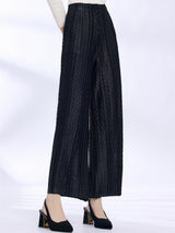 other : Regina | Pantalon Fluide Femme Taille Haute Plissé Élégant in Noir van Seroa