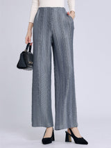 other : Regina | Pantalon Fluide Femme Taille Haute Plissé Élégant in Gris van Seroa
