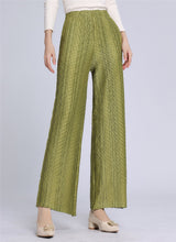 other : Regina | Pantalon Fluide Femme Taille Haute Plissé Élégant in Vert van Seroa