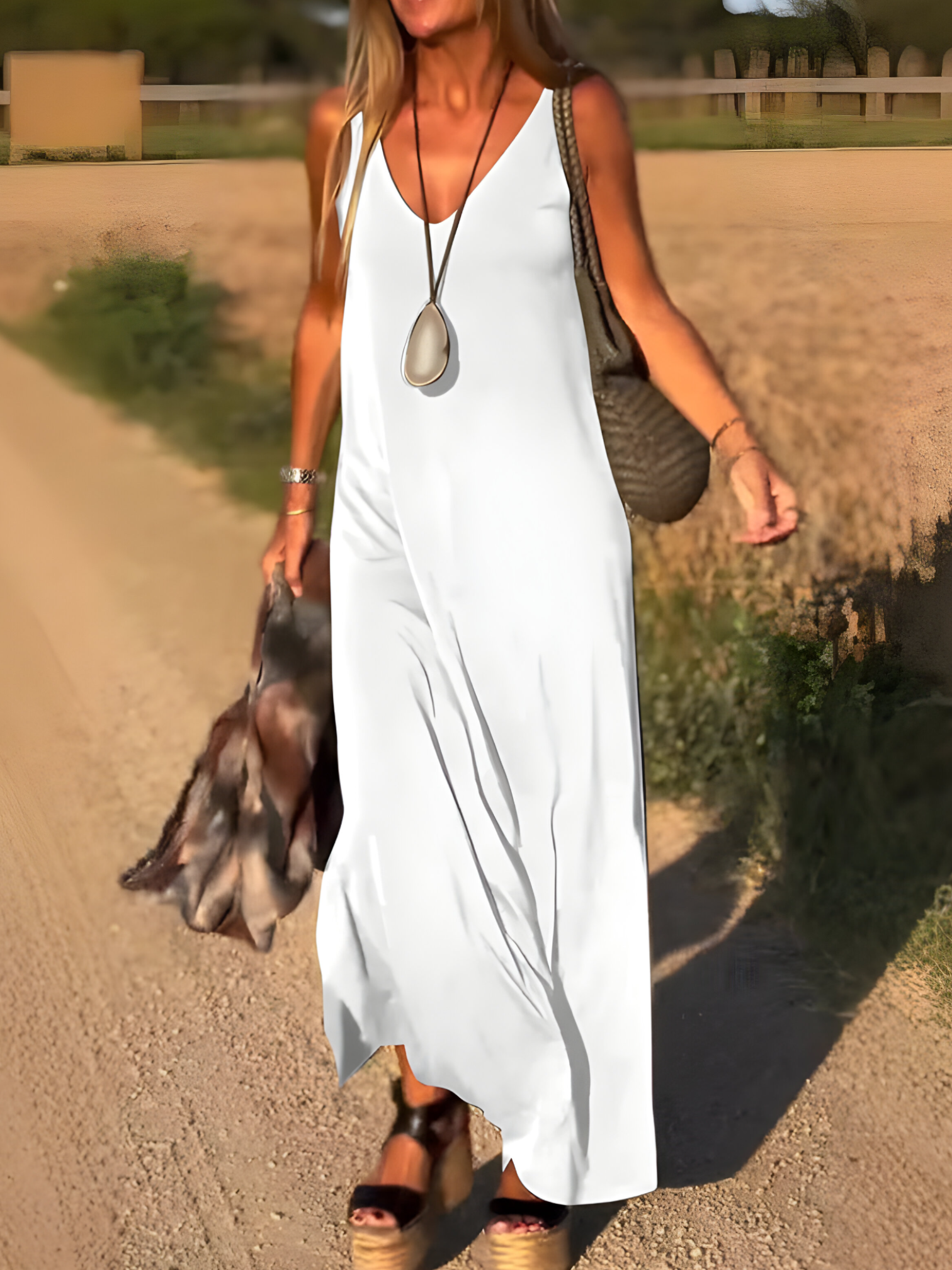 Długa sukienka damska maxi na lato, zwiewna, bez rękawów - idealna na plażę i