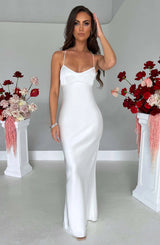 Robe Longue Femme Élégante en Satin Noir 8
