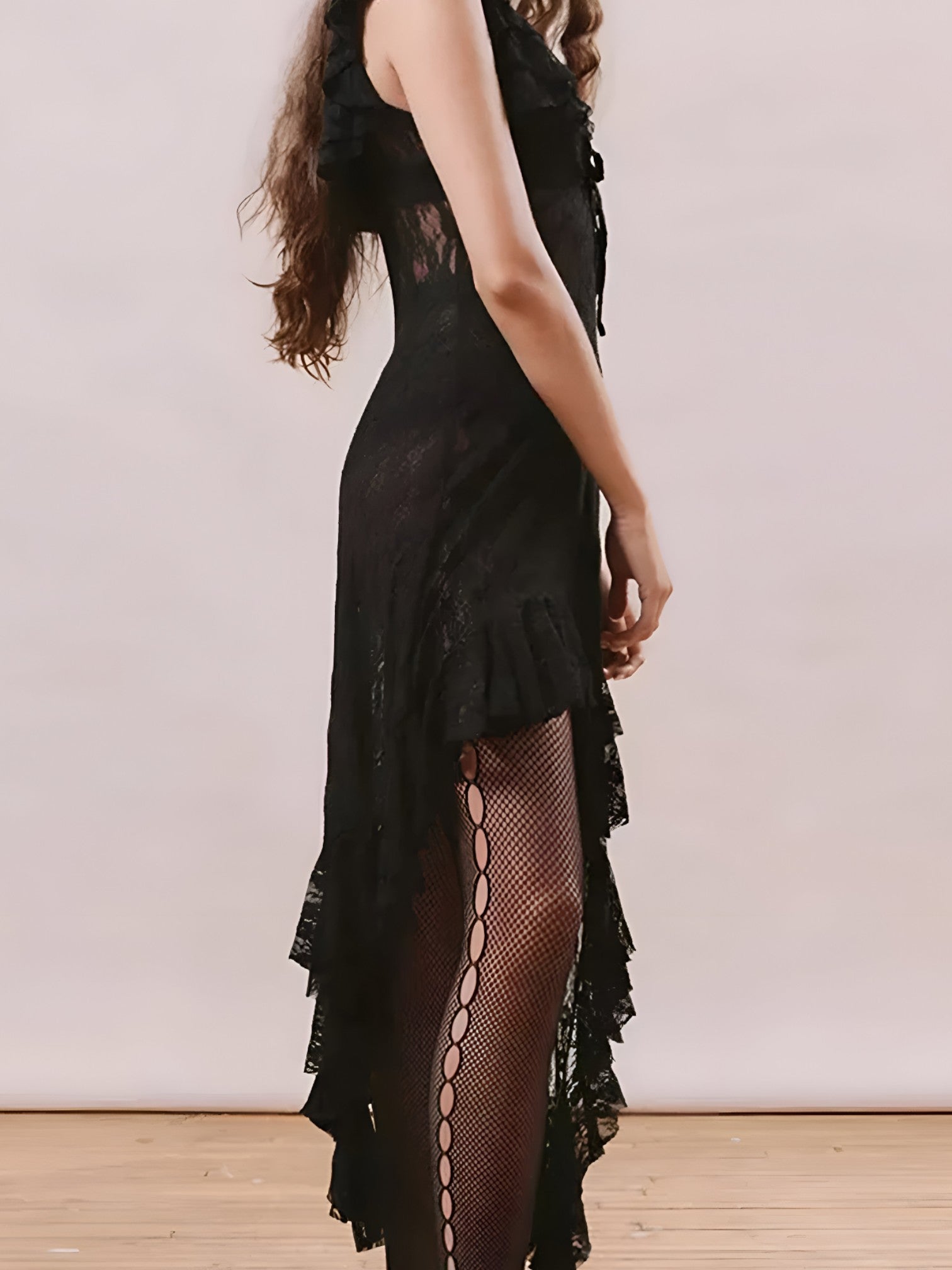 Enara | Robe Midi Asymétrique en Dentelle Élégante