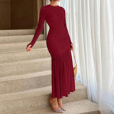 dresses : Victoria - Robe Maxi Élégante avec Manches Longues et Détail Volants in Rouge van Seroa
