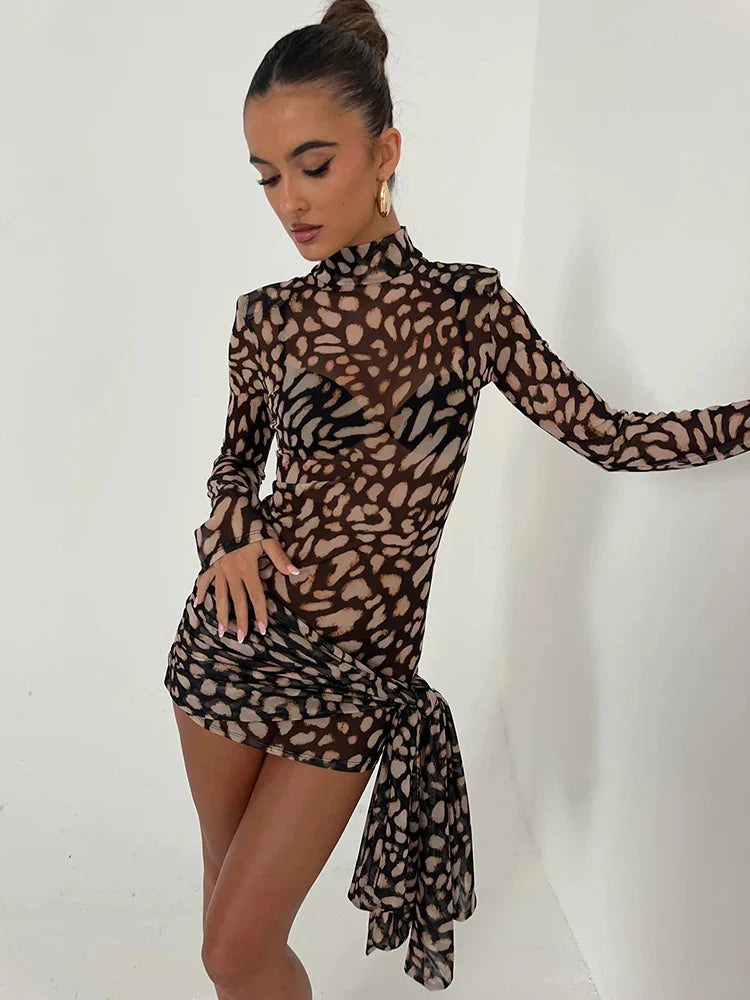dresses : Lucia – Robe Moulante Élégante Transparente avec Col Montant in van Seroa
