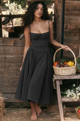 dresses : Selena – Robe Midi Élégante À Bretelles Fines Inspirée Du Style Vintage in Noir van Seroa