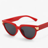 other : Edina | Lunettes de Soleil Cat Eye Femme in RougeGris tissu libre van Seroa