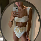 swimwear : Sanne – Bikini Luxueux avec Détail Fleuri et Bas Taille Haute in Blanc 2 van Seroa