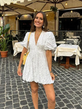 dresses : Chiara – Robe courte à manches bouffantes brodées et décolleté en V in van Seroa