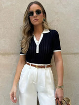top blouses : Sophie - Top Polo Stylé en Maille à Rayures in Noir van Seroa