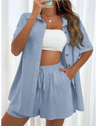 Legeres Damen-Set mit Knöpfen und Kordelzug-Shorts