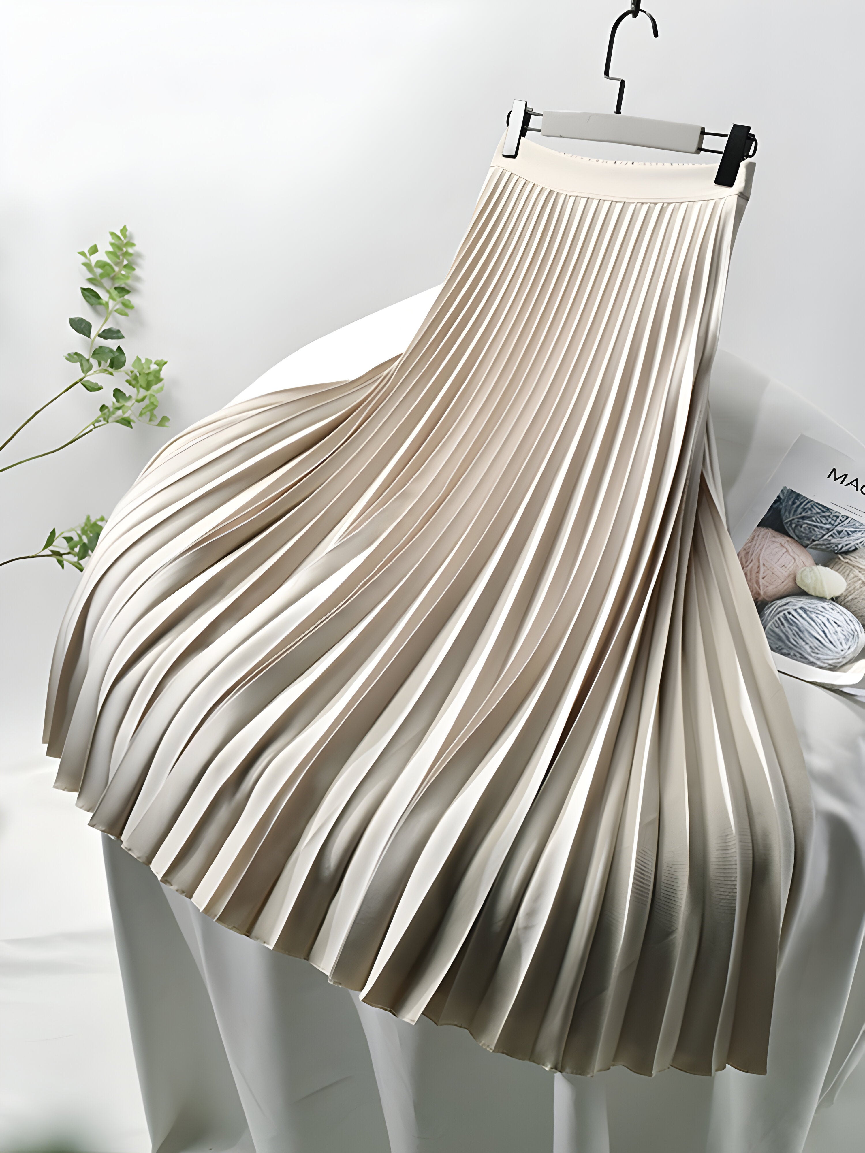 skirts : Annika | Jupe Longue Plissée Femme Taille Haute Élégante in Beige van Seroa
