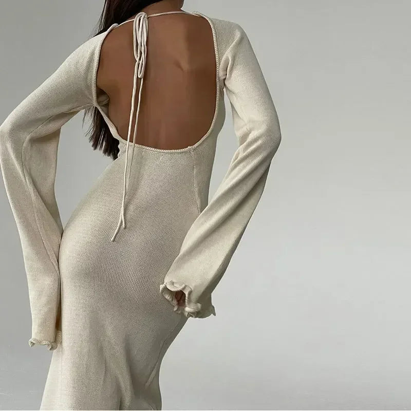 dresses : Serena – Robe Maxi Élégante en Maille avec Manches Évasées et Dos Ouvert in van Seroa