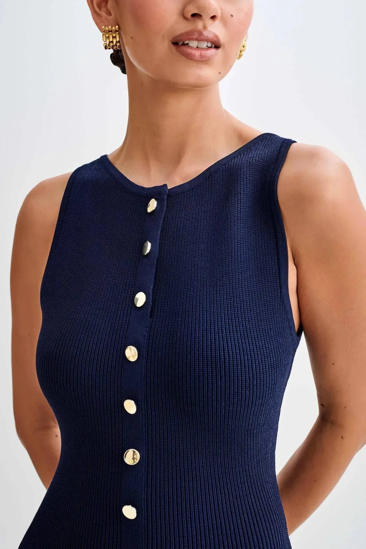 dresses : Sophie - Robe Maxi Élégante Sans Manches avec Boutons et Détails Poches in van Seroa