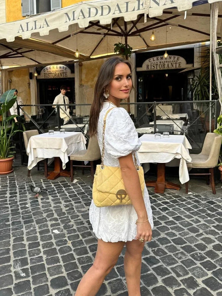 dresses : Chiara – Robe courte à manches bouffantes brodées et décolleté en V in van Seroa