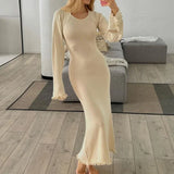 dresses : Serena – Robe Maxi Élégante en Maille avec Manches Évasées et Dos Ouvert in Beige van Seroa
