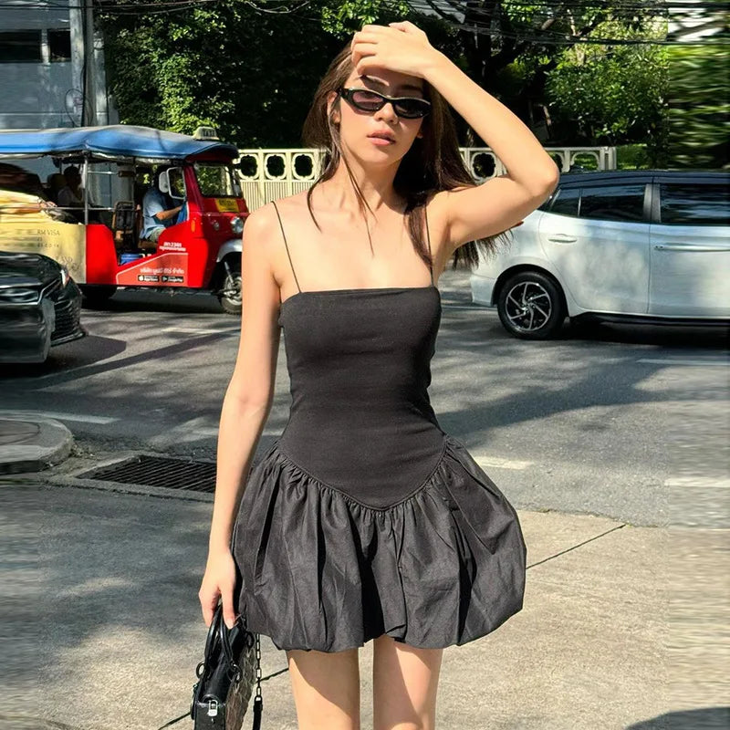 dresses : Elisa - Robe Mini Élégante Sans Manches avec Bretelles Fines in van Seroa