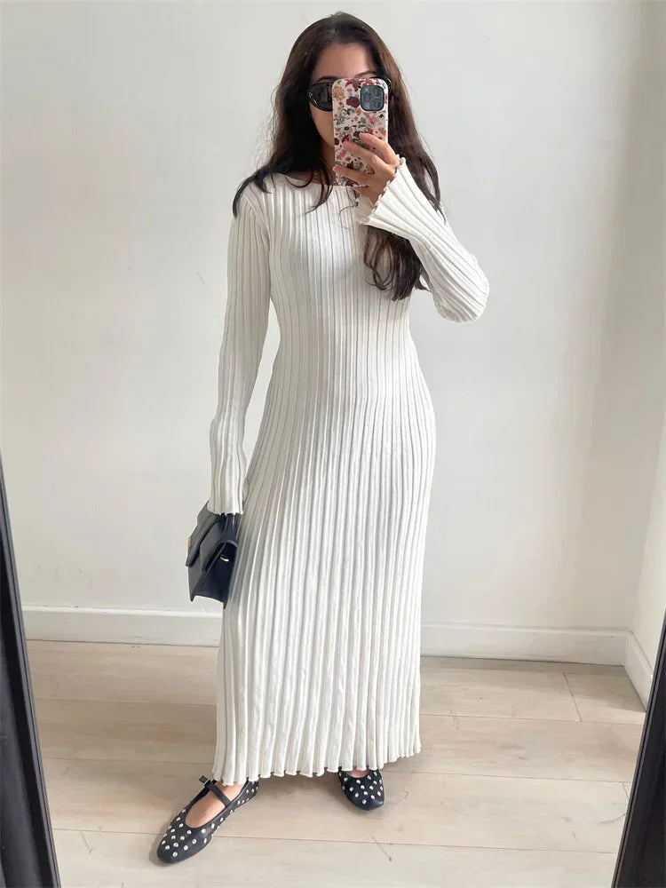 dresses : Lena – Robe Maxi Stylée en Maille avec Manches Longues in Blanc van Seroa