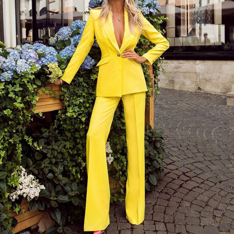 other : Valeria | Costume Femme Chic - Ensemble Tailleur avec Blazer Ajusté et Pantalon in Jaune van Seroa