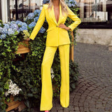 other : Valeria | Costume Femme Chic - Ensemble Tailleur avec Blazer Ajusté et Pantalon in Jaune van Seroa
