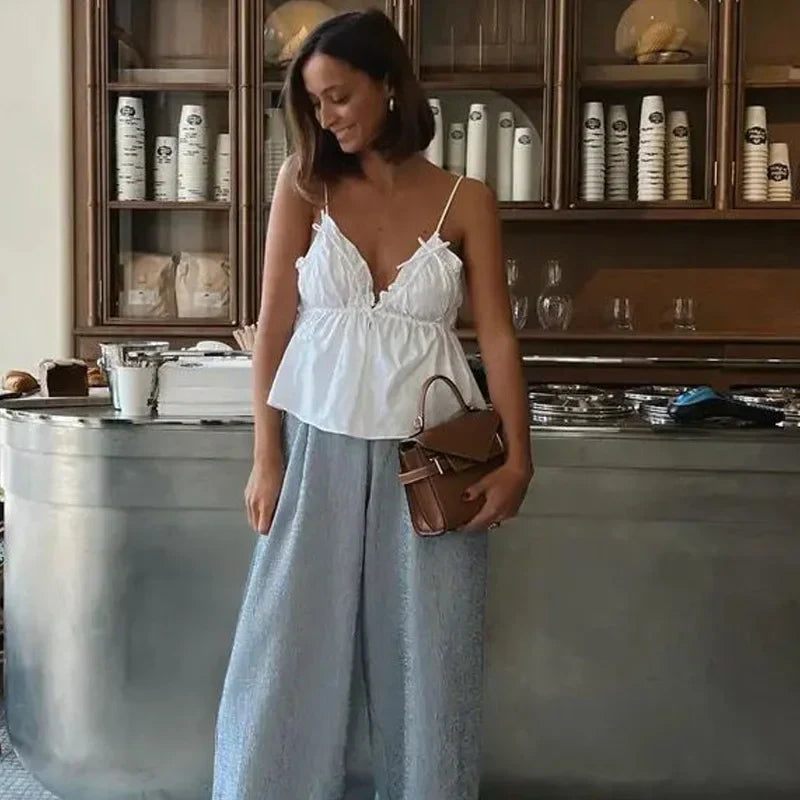 top blouses : Emma - Haut Court Tendance en Dentelle avec Bretelles Fines in van Seroa