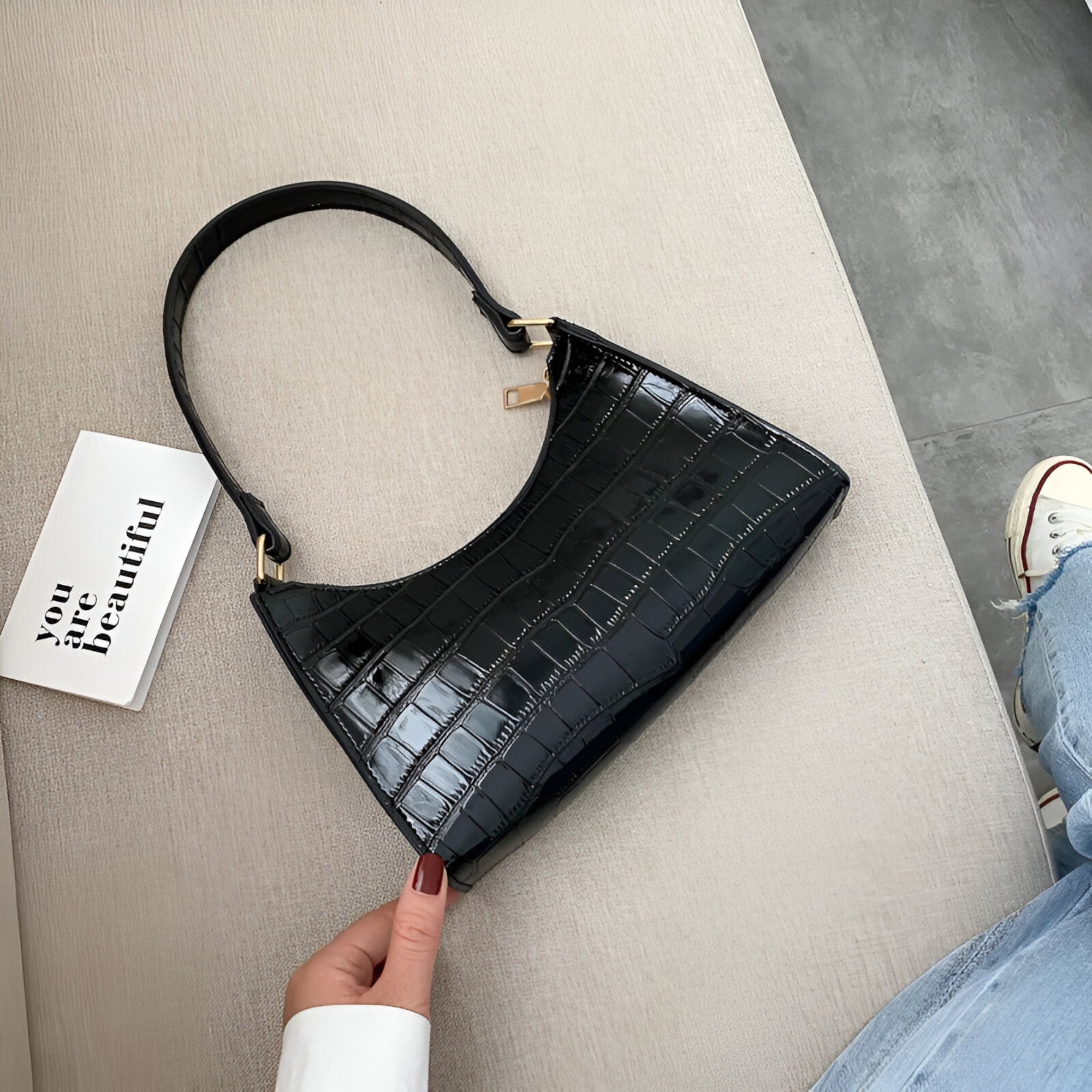 Sacs à main : Slyvia | Sac à main femme en cuir PU élégant et pratique in Noir van Seroa