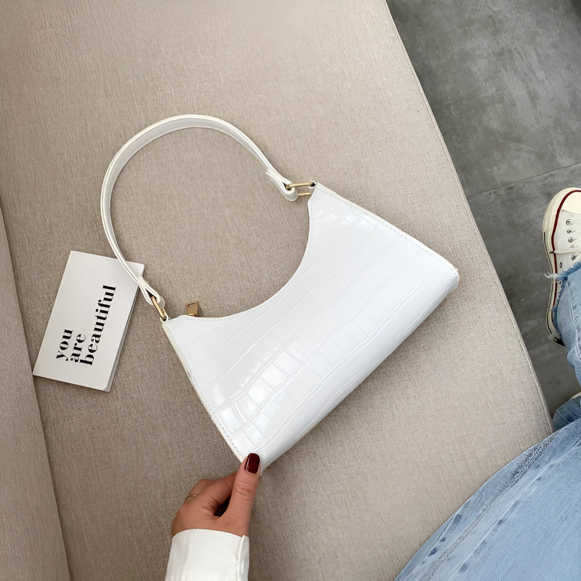 Sacs à main : Slyvia | Sac à main femme en cuir PU élégant et pratique in Blanc van Seroa