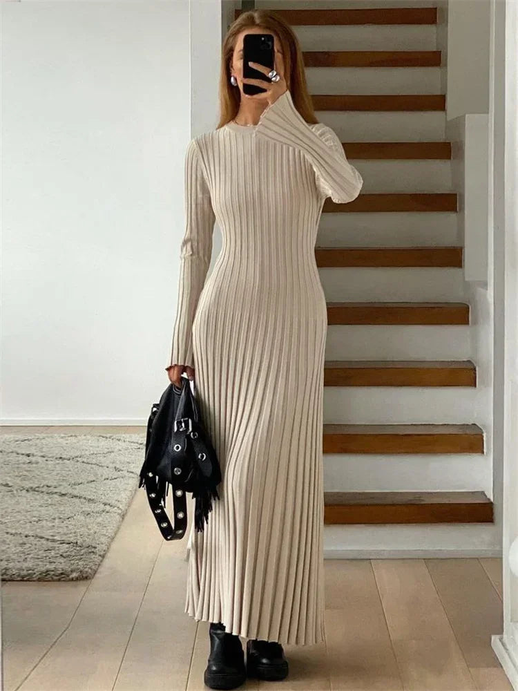 dresses : Lena – Robe Maxi Stylée en Maille avec Manches Longues in Beige van Seroa