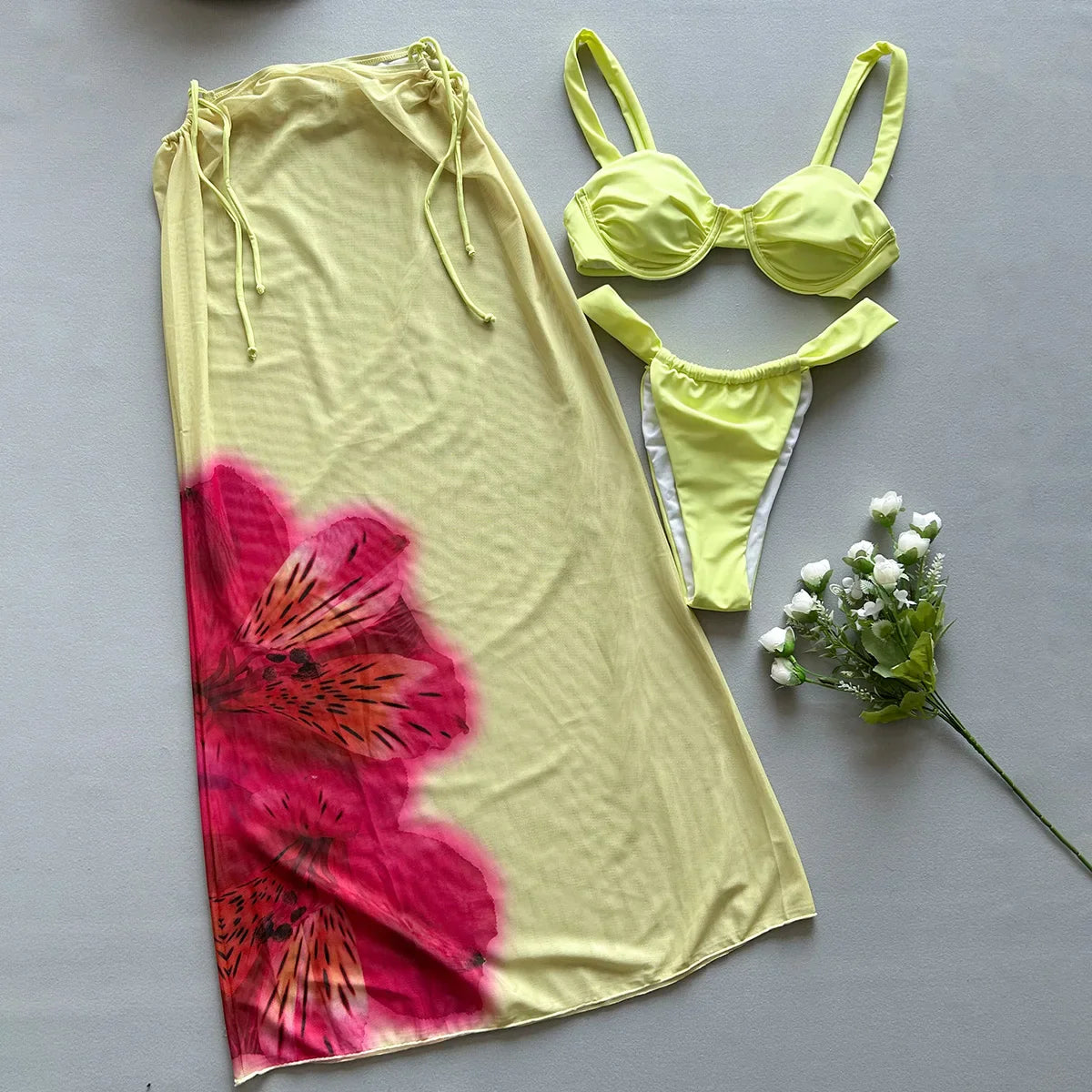 swimwear : Mila - Bikini Balconnet élégant avec Jupe de plage à Imprimé floral in van Seroa