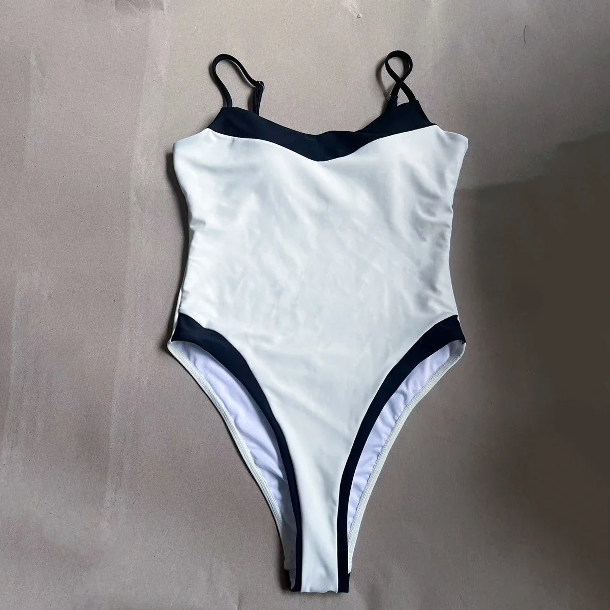 swimwear : Sophie – Maillot de Bain Une-Pièce Élégant avec Finitions Contrastantes in van Seroa