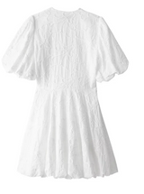 dresses : Chiara – Robe courte à manches bouffantes brodées et décolleté en V in van Seroa