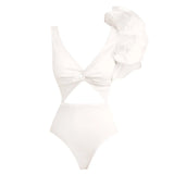 swimwear : Anna - Élégant Maillot de Bain à Découpes avec Volants et Design Asymétrique in Blanc van Seroa