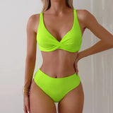 swimwear : Emma – Bikini Confortable à Taille Haute avec Détail Twist à l’Avant in Vert fluorescent van Seroa