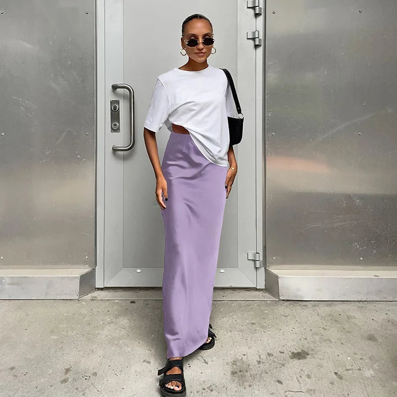 skirts : Emma - Jupe Maxi Élégante en Satin avec Taille Haute in Pourpre van Seroa