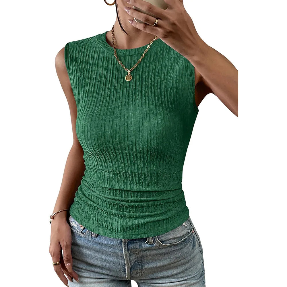 top blouses : Freya – Haut Élégant Sans Manches À Coupe Ajustée Et Texture Subtile in Vert van Seroa
