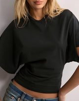 T-shirts pour femmes : Yvelise | T-Shirt Blanc Femme en Coton à Manches Amples in Noir van Seroa