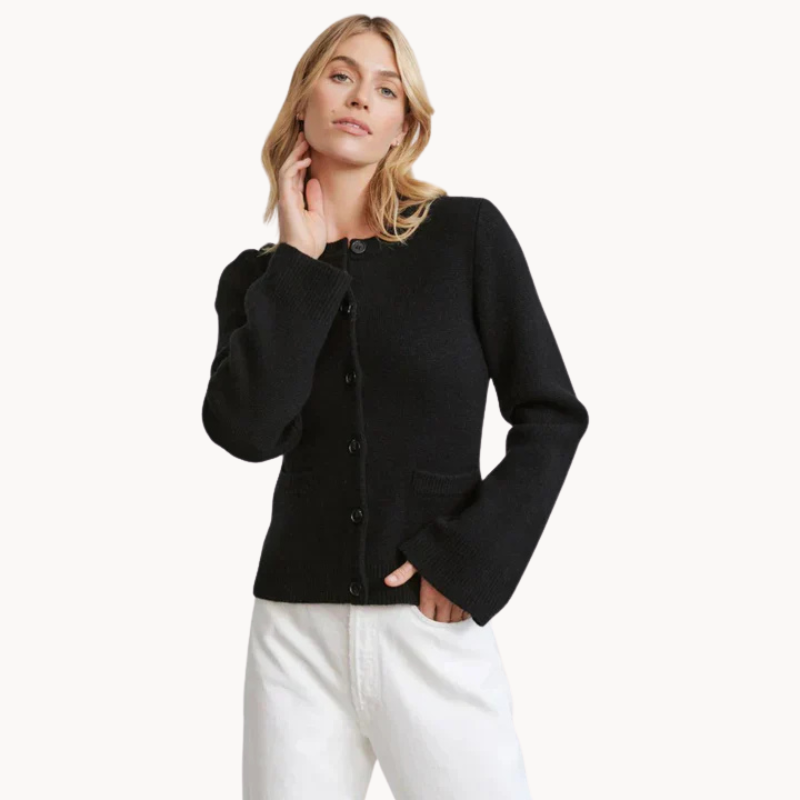 top blouses : Margot – Gilet Élégant en Maille avec Boutons et Manches Évasées in van Seroa