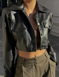 Vielseitige schwarze Damenjacke, feminine Mode, schickes Outfit