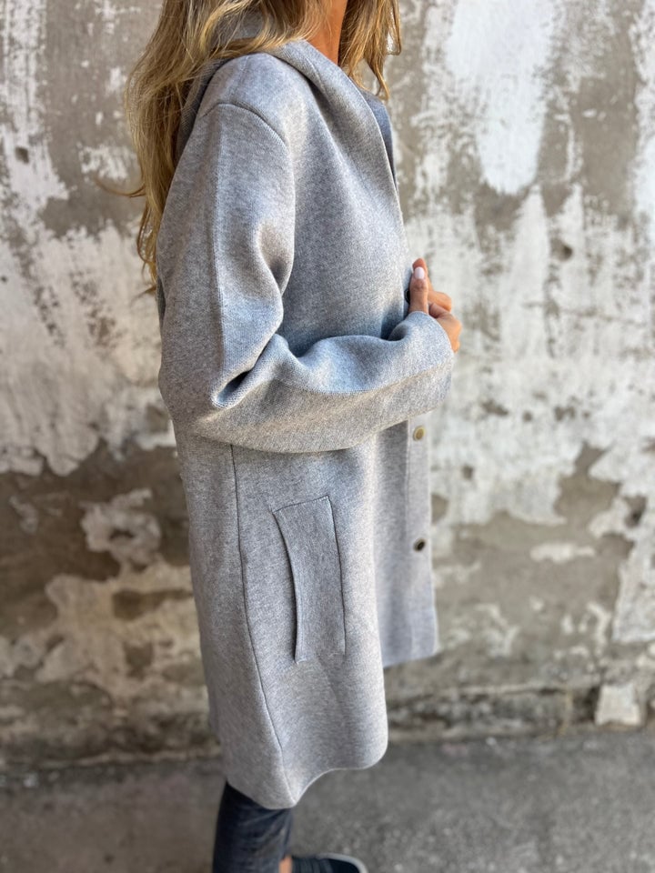 Veste Femme Élégante à Capuche 1