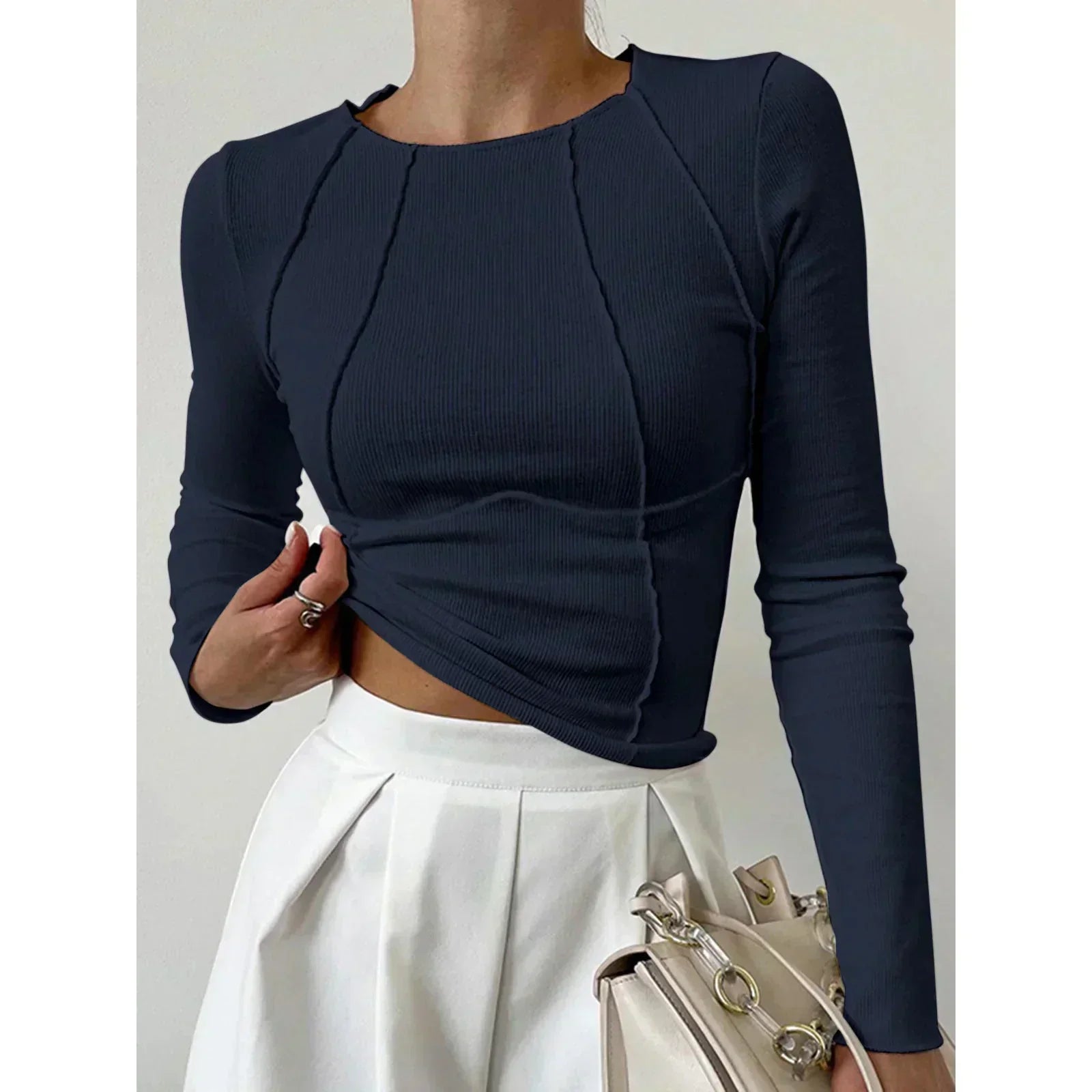 top blouses : Livia – Haut Tendance Côtelé à Manches Longues avec Coutures Apparentes in Bleu marine van Seroa