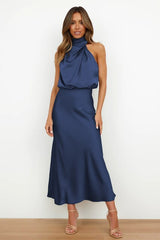 dresses : Brielle – Robe Midi Élégante en Satin à Col Montant in Bleu van Seroa