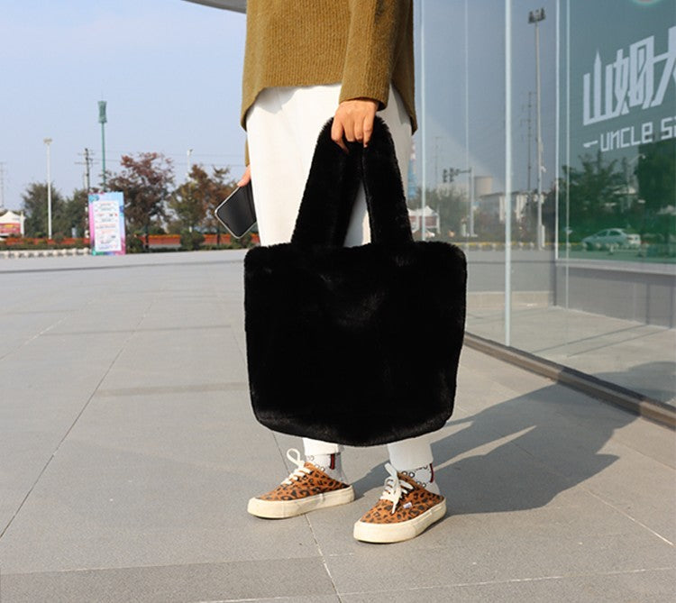 bags : Elena | Sac Femme Fourre Tout en Fausse Fourrure Élégant in van Seroa