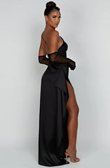 dresses : Valeria – Robe de soirée élégante en satin, asymétrique avec fente haute in van Seroa