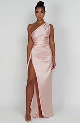 dresses : Valeria – Robe de soirée élégante en satin, asymétrique avec fente haute in van Seroa