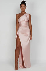 dresses : Valeria – Robe de soirée élégante en satin, asymétrique avec fente haute in van Seroa