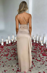 dresses : Valeria – Robe de soirée élégante en satin, asymétrique avec fente haute in van Seroa