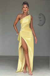 dresses : Isolde – Robe de Soirée Élégante en Satin, Asymétrique avec Fente Haute in Jaune van Seroa