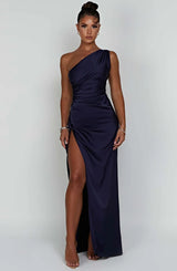 dresses : Valeria – Robe de soirée élégante en satin, asymétrique avec fente haute in van Seroa