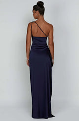 dresses : Valeria – Robe de soirée élégante en satin, asymétrique avec fente haute in van Seroa