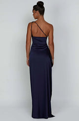 dresses : Valeria – Robe de soirée élégante en satin, asymétrique avec fente haute in van Seroa