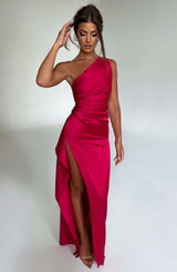 dresses : Isolde – Robe de Soirée Élégante en Satin, Asymétrique avec Fente Haute in Rose foncé van Seroa
